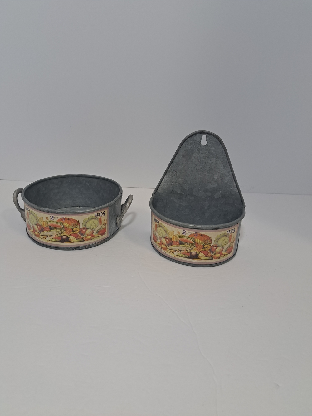 2 Piece set Hosley Vintage Galvanized Wall and Round Planter Harvest Decal